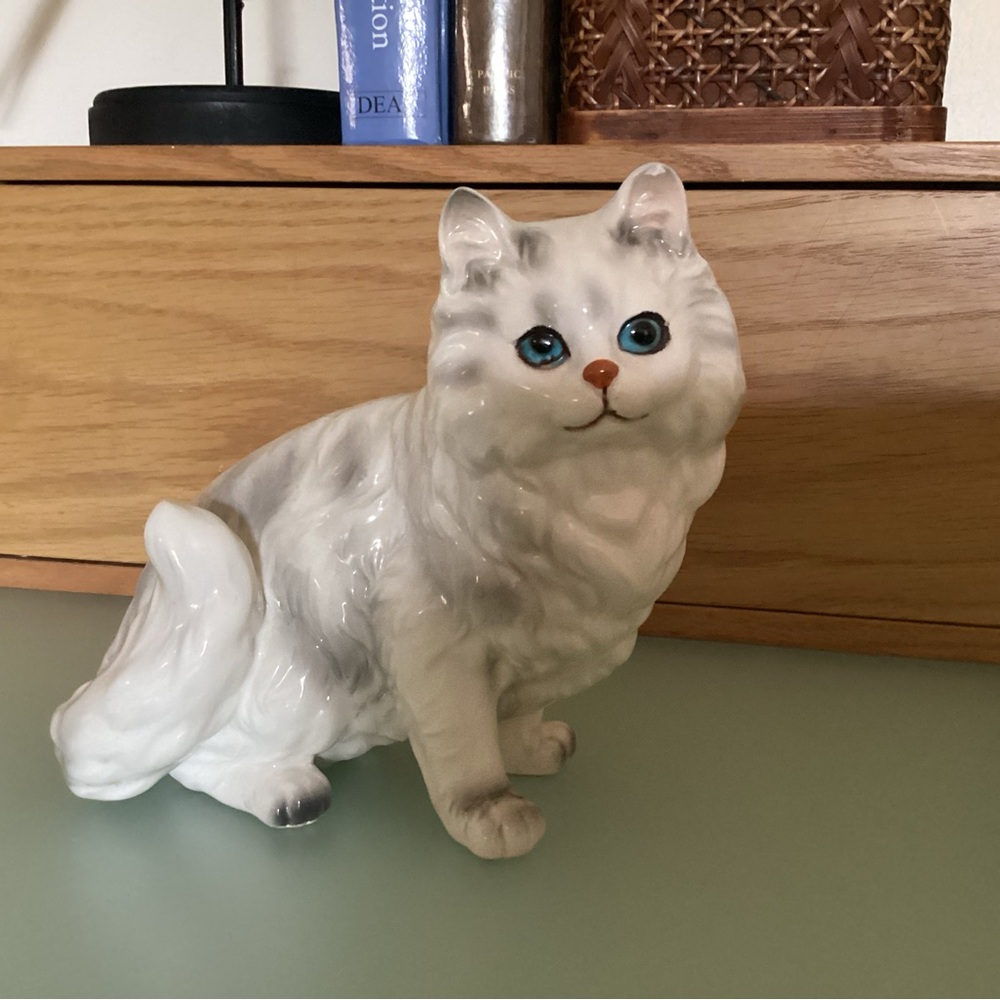 Cat Statue, White Persian Ceramic. 7” x 6